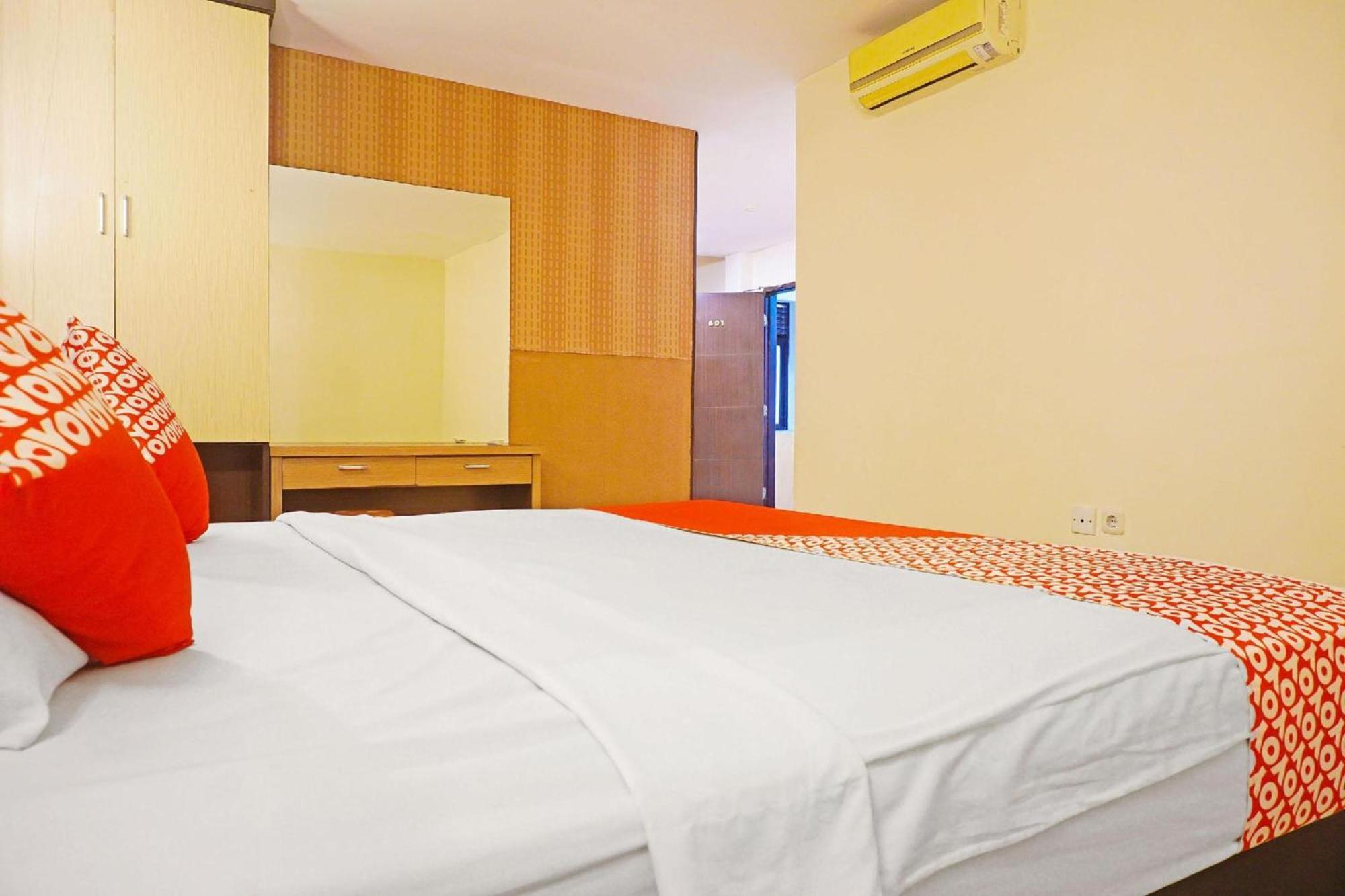 Collection O Losari Near Pantai Losari Formerly Hotel Grand Populer Makassar Exterior photo